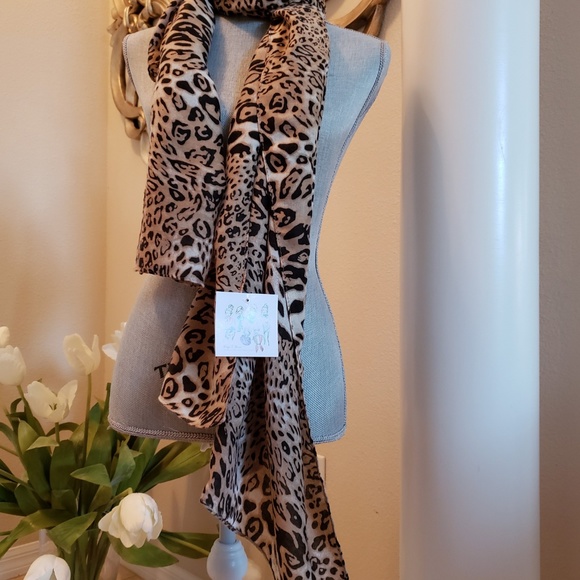 Lulla Collection - Animal print scarf - Picture 3 of 5